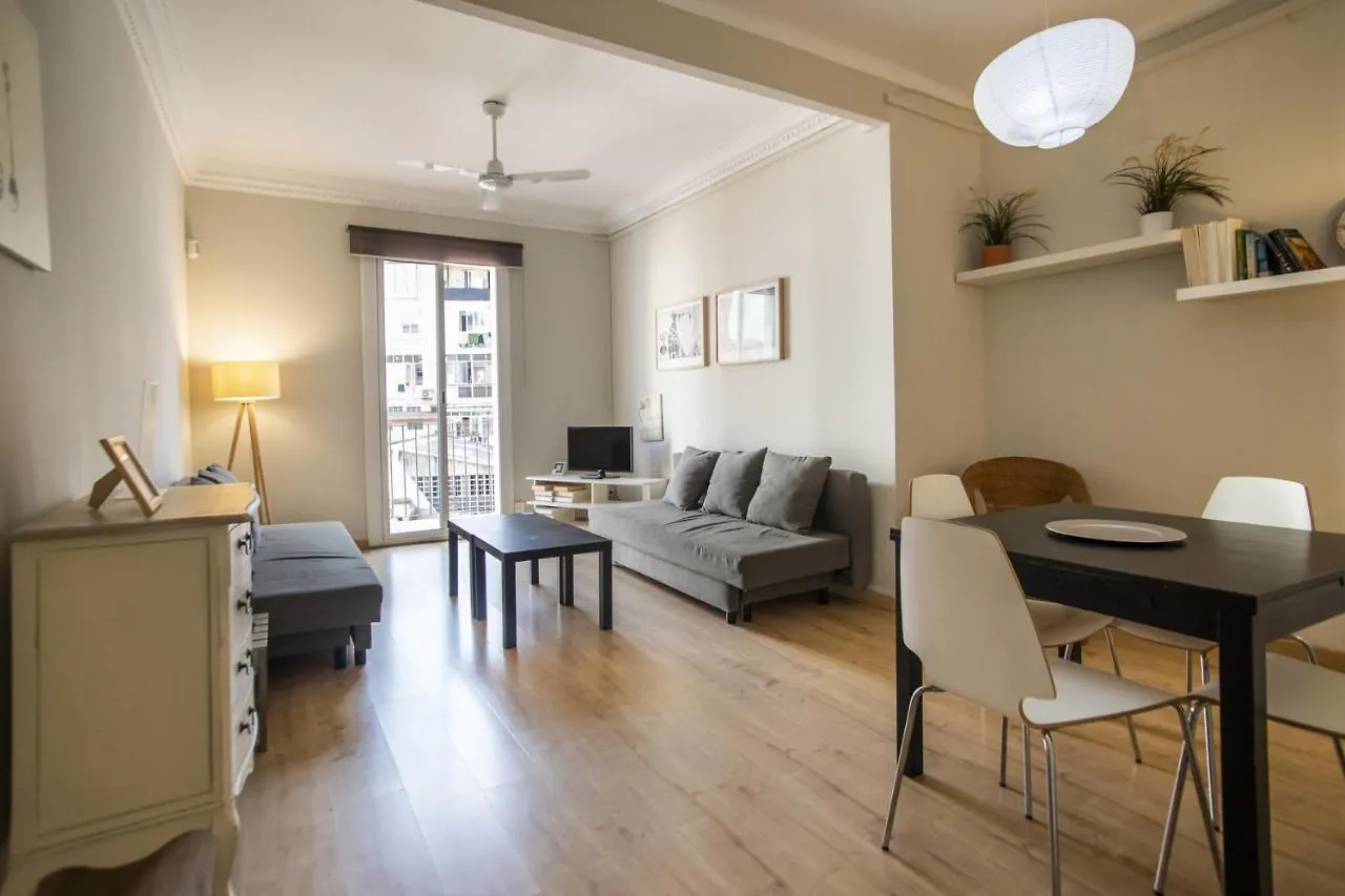 23Par1007 Comfortable Apartment In Paralel バルセロナ スペイン