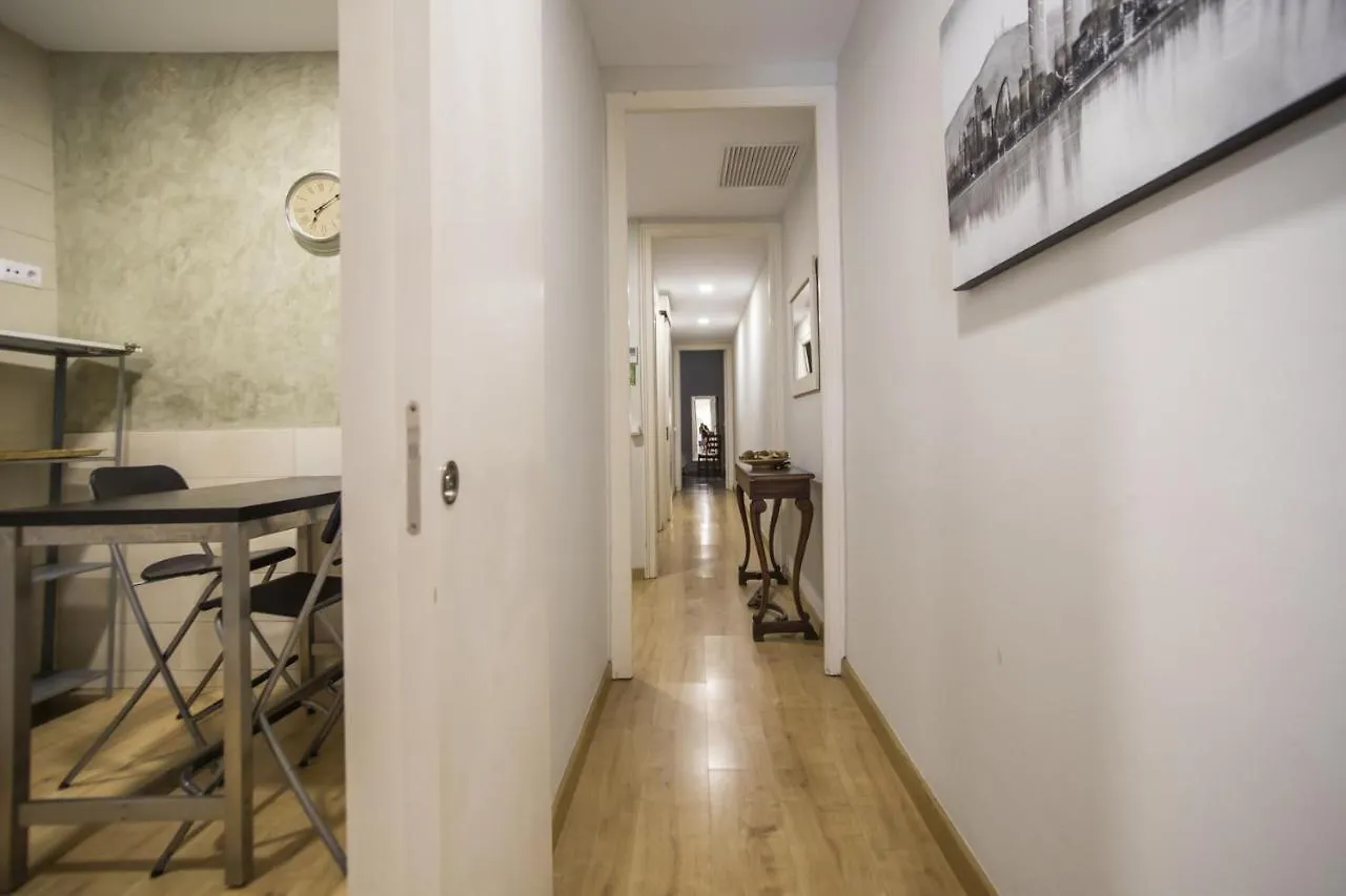 23Par1007 Comfortable Apartment In Paralel バルセロナ スペイン